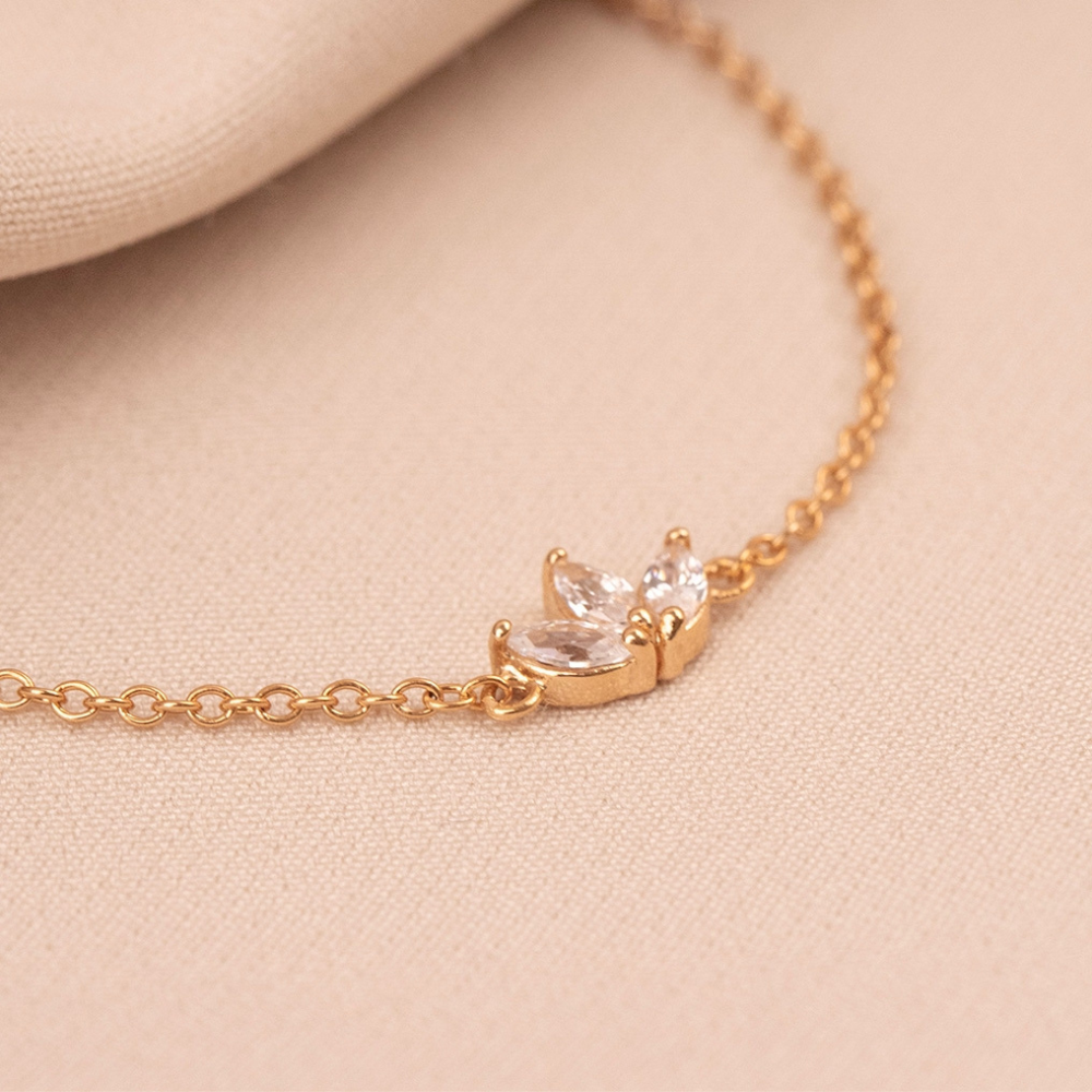 Pulsera de cadena con tres flores de zirconia