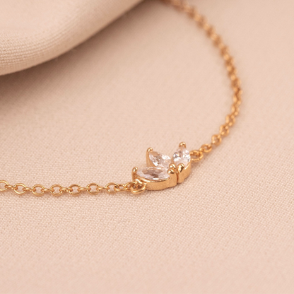 Pulsera de cadena con tres flores de zirconia