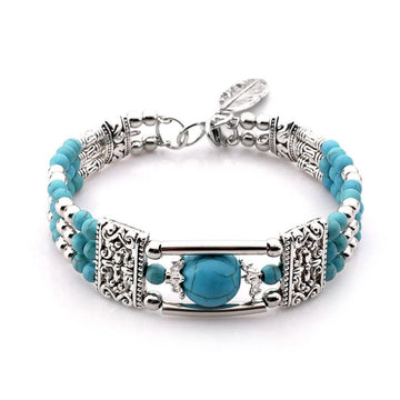 Pulsera de Perlas Multicapa para Damas con Elemento Central Redondo y Detalles Ornamentales