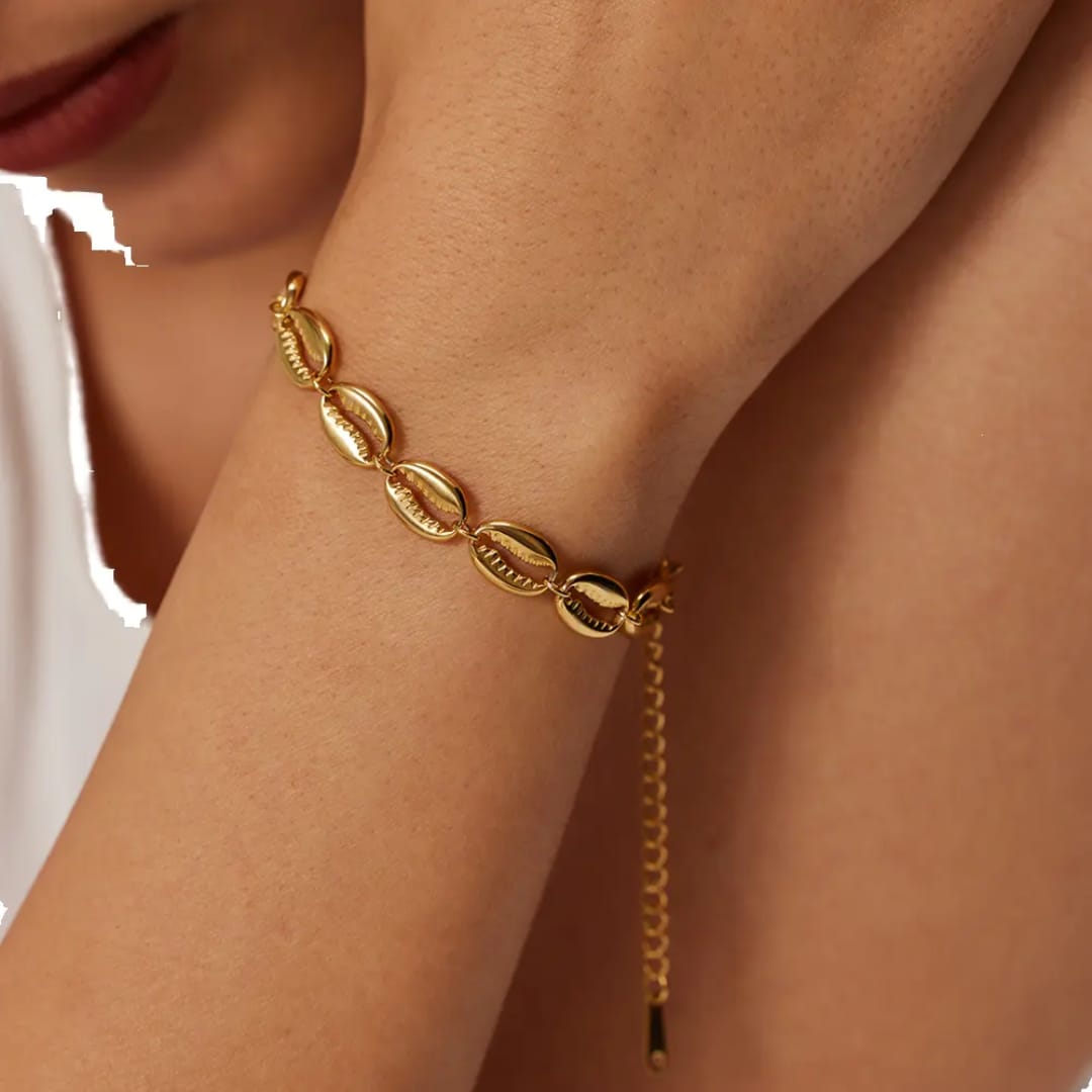 Riley – Pulsera Concha Dorada Elegante