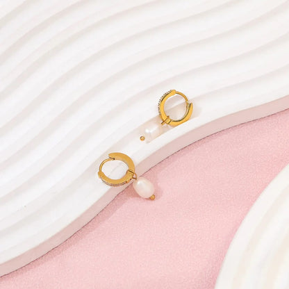 Tyra – Pendientes Dorados de Diseño Exclusivo