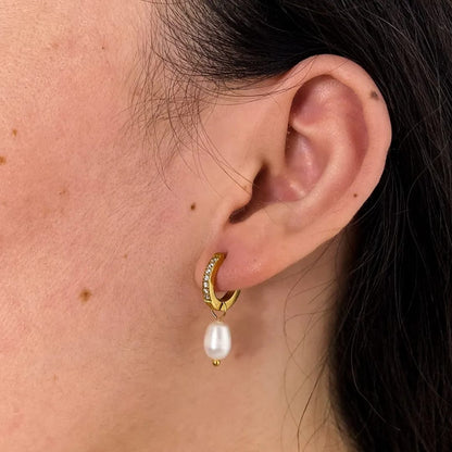 Tyra – Pendientes Dorados de Diseño Exclusivo