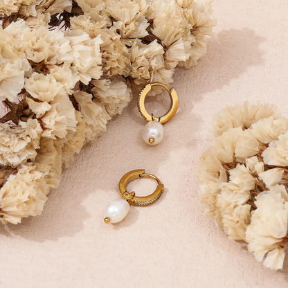 Tyra – Pendientes Dorados de Diseño Exclusivo