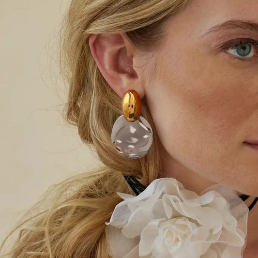 Diana – Pendientes Dorados Colgantes Elegantes