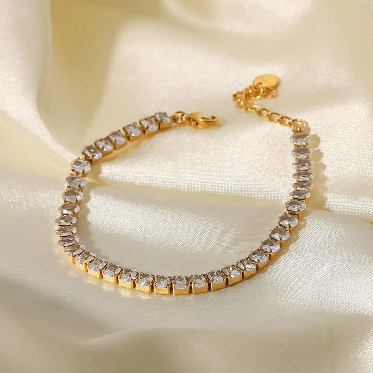 Erina – Pulsera de Piedra Natural y Acero Elegante