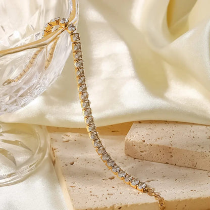 Erina – Pulsera de Piedra Natural y Acero Elegante