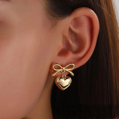 Amara – Pendientes Corazón Geométrico Elegantes