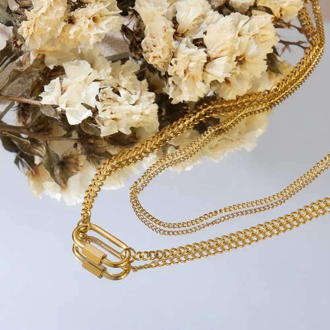 Naia – Collar Geométrico de Doble Capa Elegante
