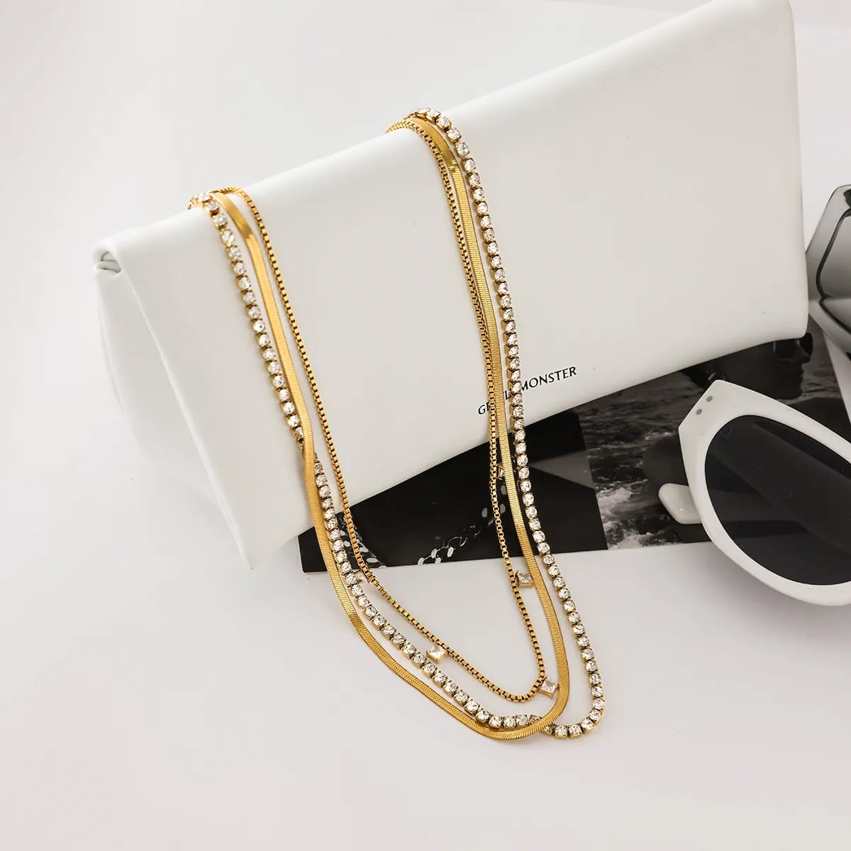 Camila – Collar Dorado de Tres Capas Elegante