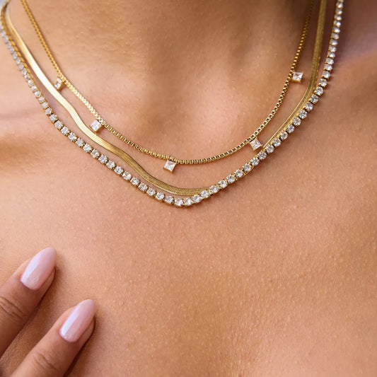 Camila – Collar Dorado de Tres Capas Elegante
