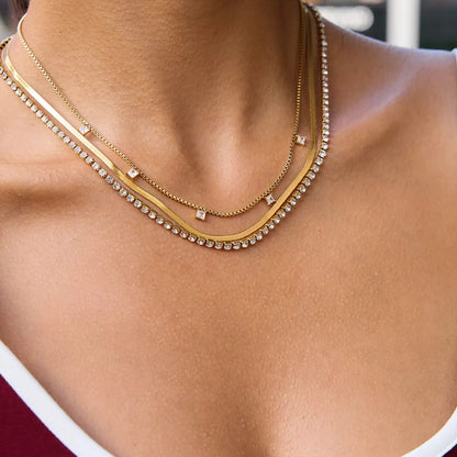 Camila – Collar Dorado de Tres Capas Elegante