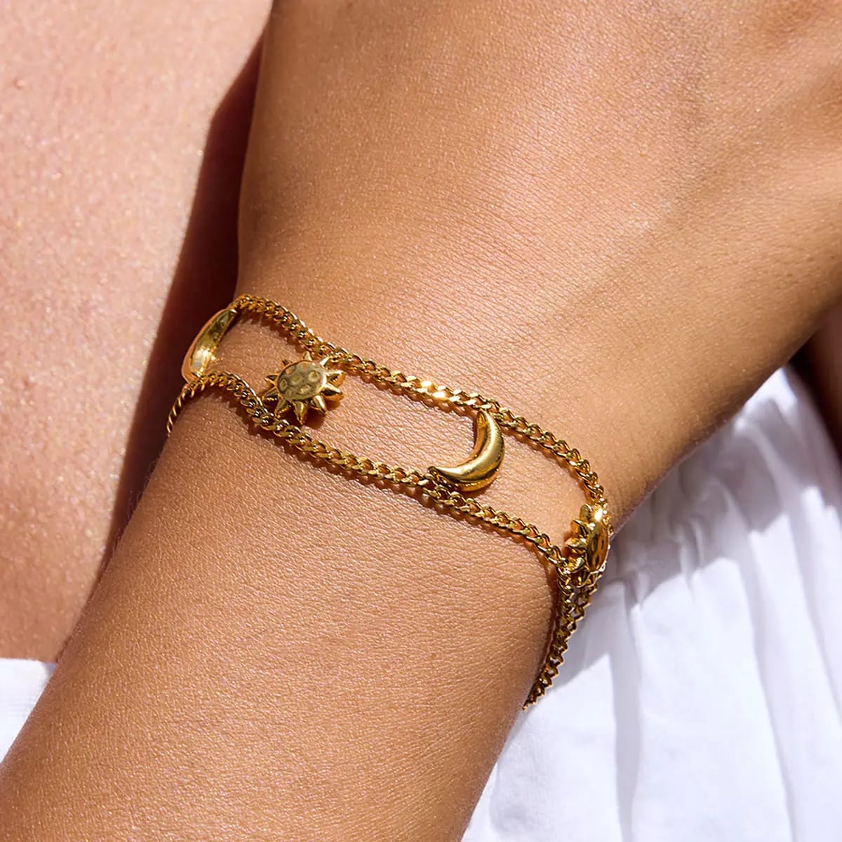 Luna – Pulsera Sol y Luna Dorada Elegante