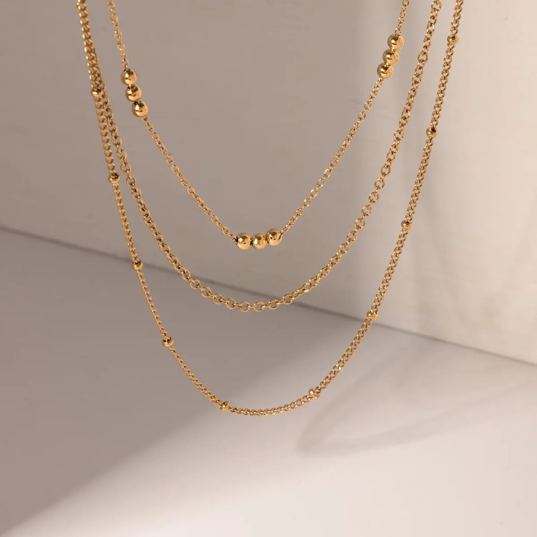 Alina – Collar Dorado de Tres Capas