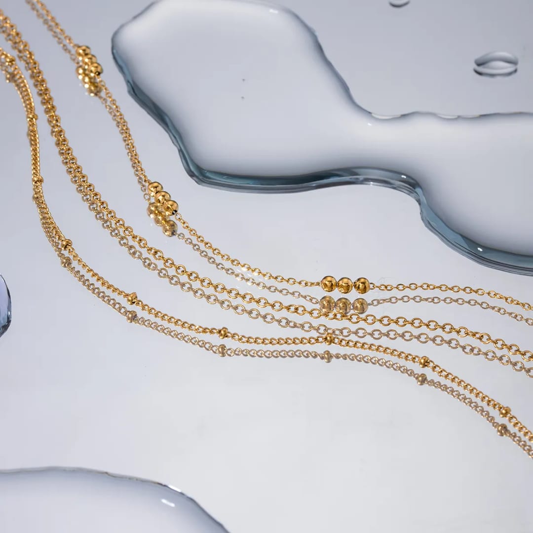 Alina – Collar Dorado de Tres Capas