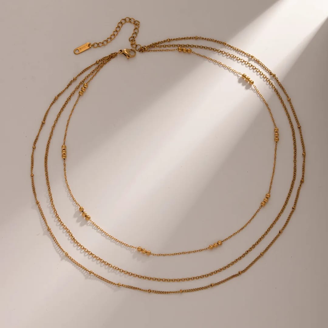 Alina – Collar Dorado de Tres Capas