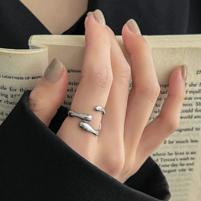Lena – Anillo Media Luna de Estilo Minimalista