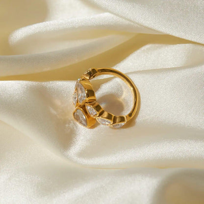 Mikayla – Anillo Corazón con Corona de Crista