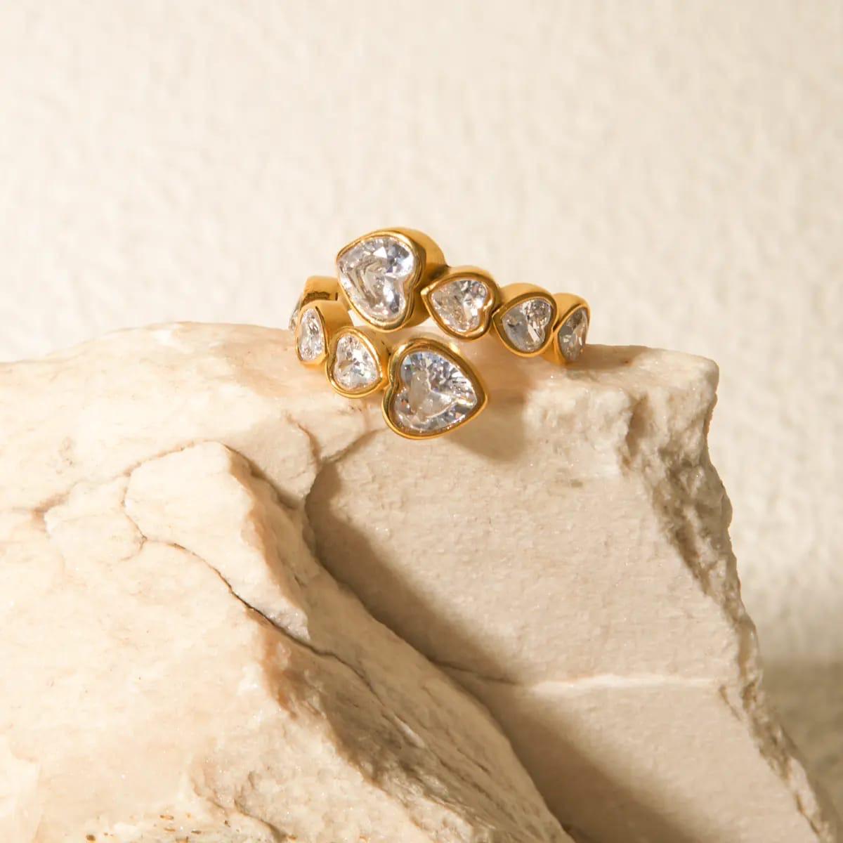 Mikayla – Anillo Corazón con Corona de Crista