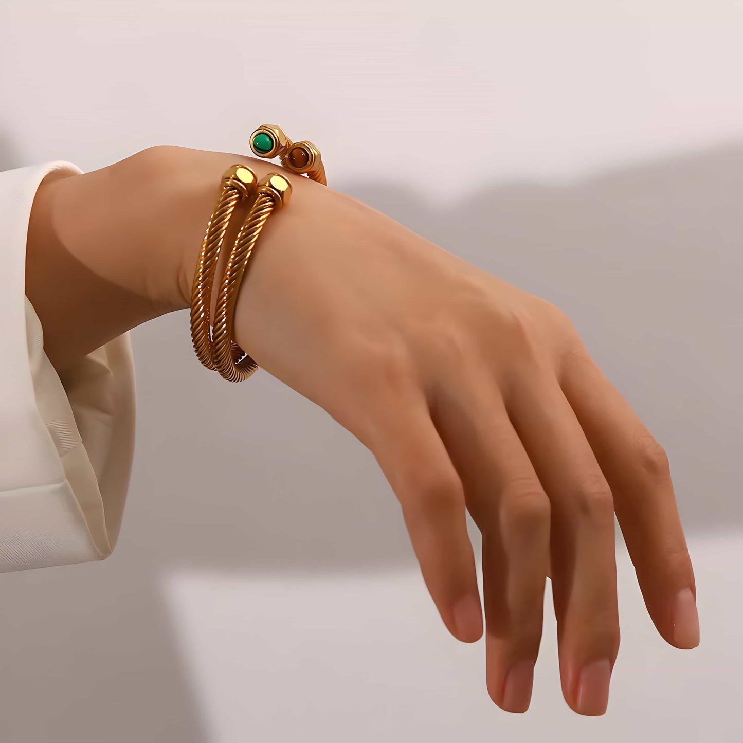 Thea – Pulsera Dorada Elegante