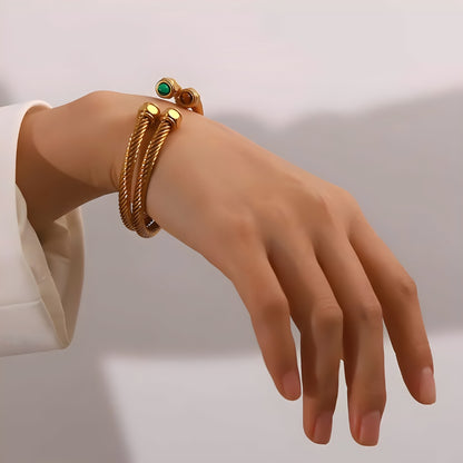 Maloi – Brazalete Retorcido con Pavé Elegante