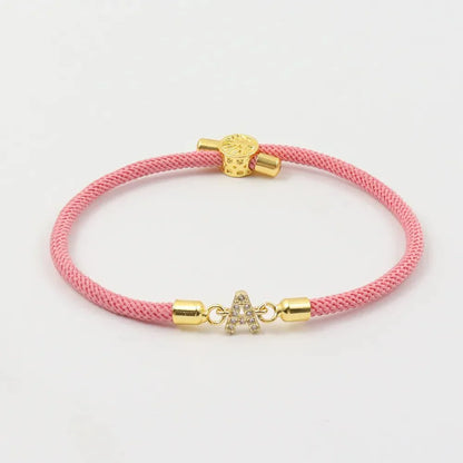 Calla – Pulsera Inicial Grabada Ajustable