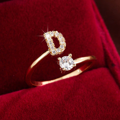 Nova – Anillo Moderno Abierto con Inicial y Circonitas