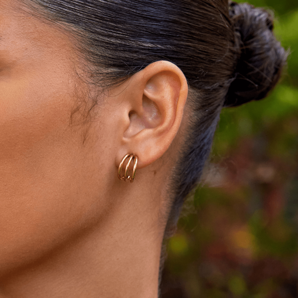 Anaya – Aretes Creolas Triples Doradas