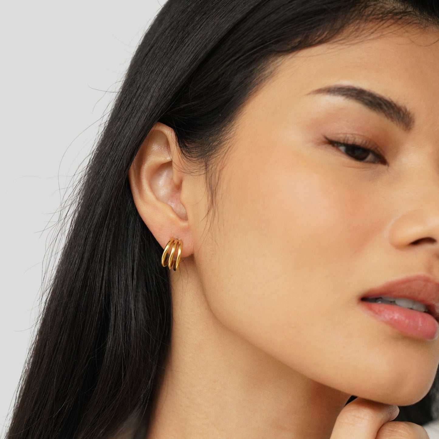 Anaya – Aretes Creolas Triples Doradas