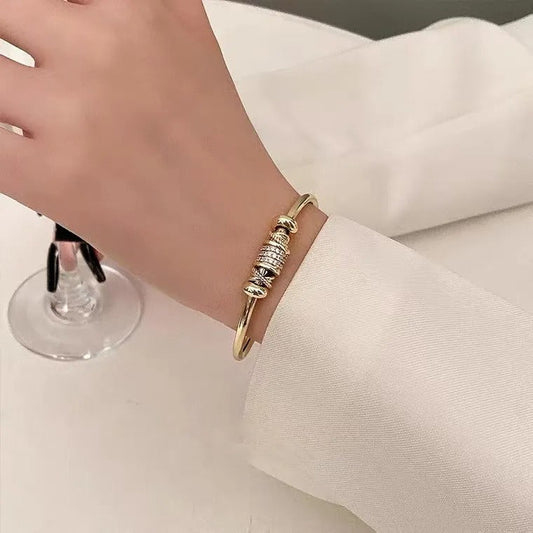 Solène – Pulsera Encantadora y Elegante en Oro