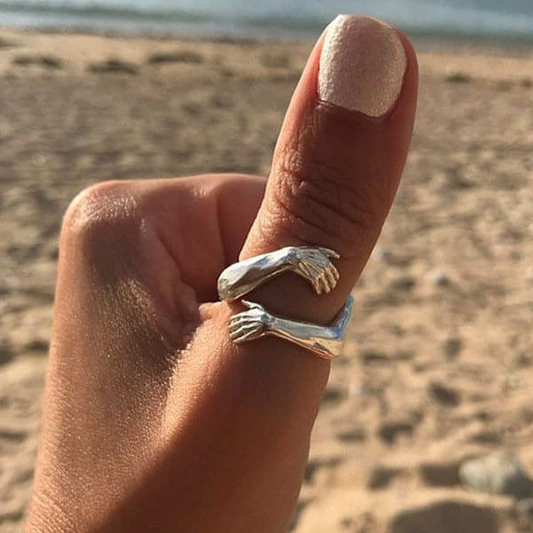 Ciara – Anillo Enlazado Ajustable en Plata