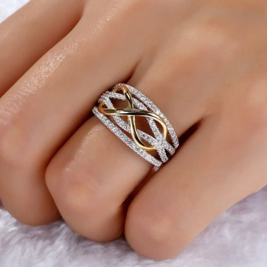 Inaya – Anillo Símbolo Infinito Elegante para Mujer