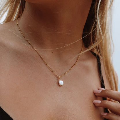 Marinelle – Colgante Atemporal con Perla de Agua Dulce