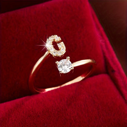 Nova – Anillo Moderno Abierto con Inicial y Circonitas