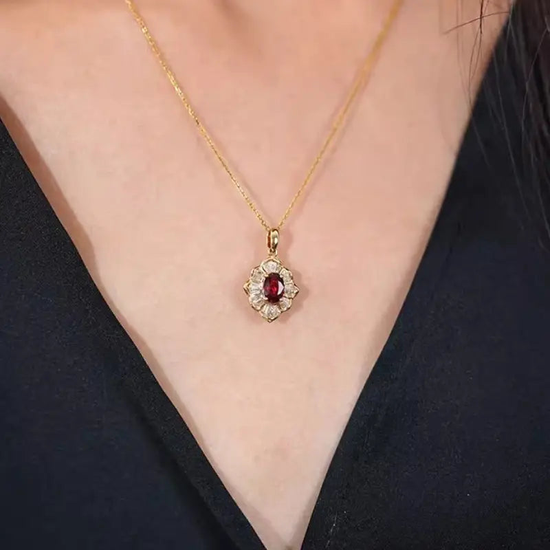 Kavella – Collar Dorado Elegante