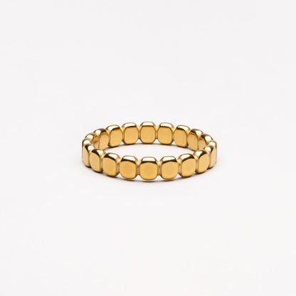 Nessa – Anillo Dorado con Diseño de Esferas