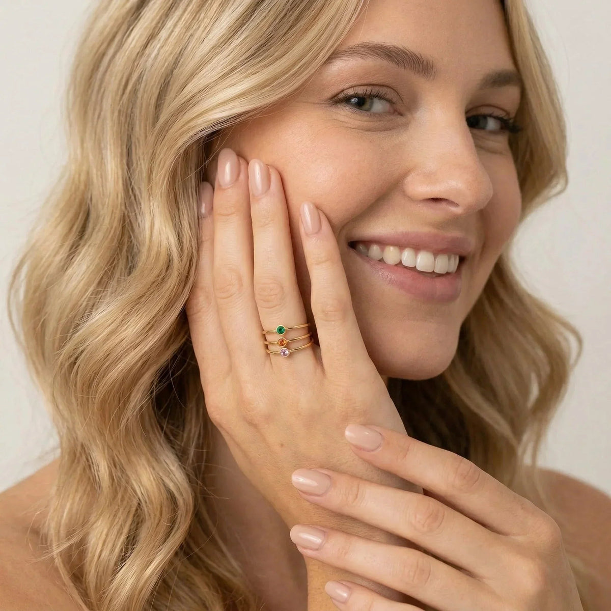 Anillo Apilable de Mujer con Gema de Nacimiento Opcional