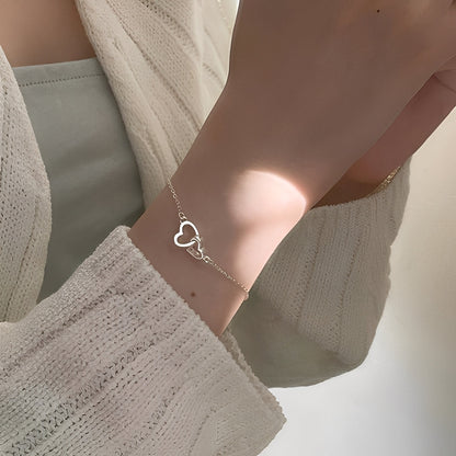 Amara – Pulsera de la Suerte de Doble Corazón