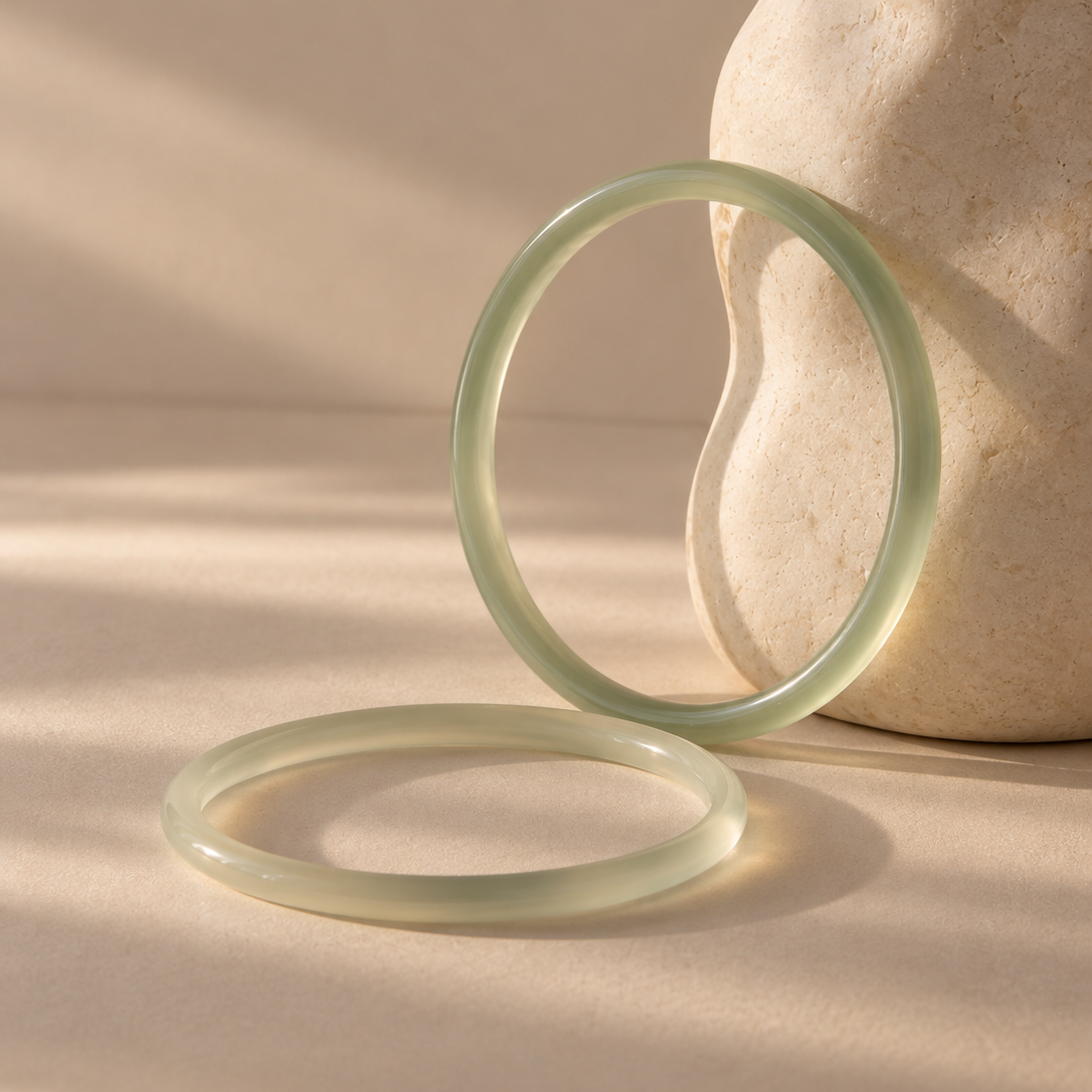 Pulsera Esbelta para Dama con Forma Redonda Lisa y Diseño Minimalista