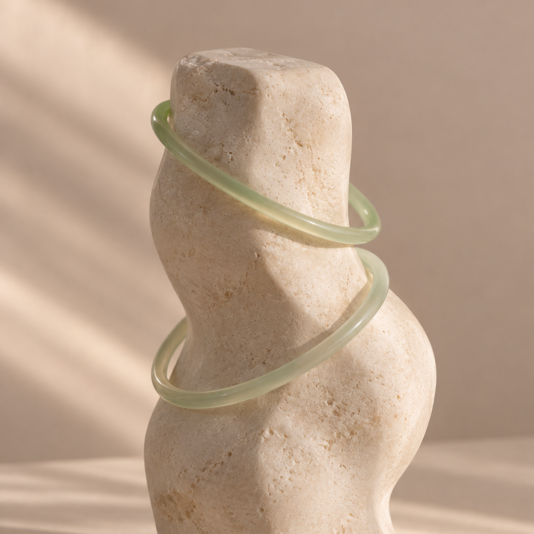 Pulsera Esbelta para Dama con Forma Redonda Lisa y Diseño Minimalista