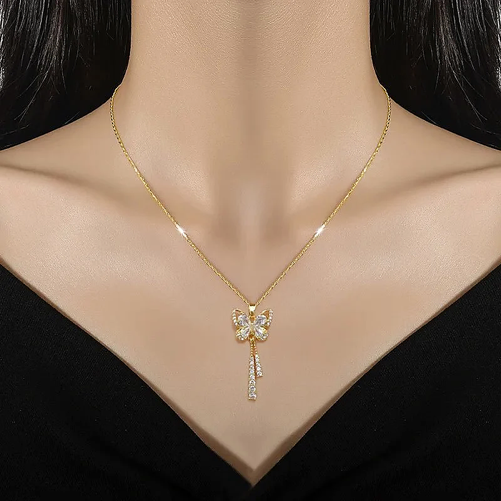Collar de mariposa para mujer con acentos de piedra colgantes