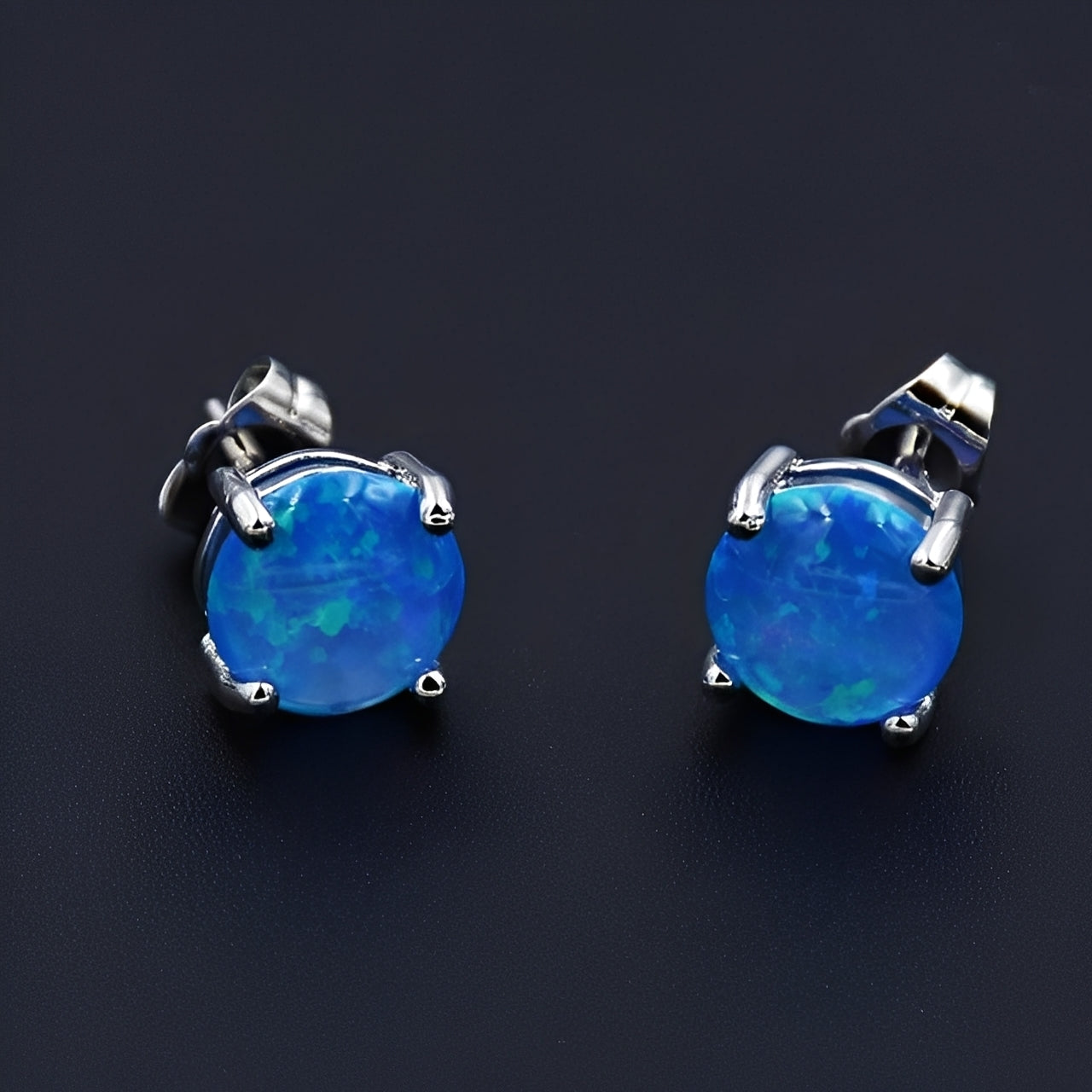 Camille – Pendientes Stud Elegantes en Ópalo