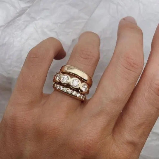 Elira – Anillos Apilables Dorados de Lujo