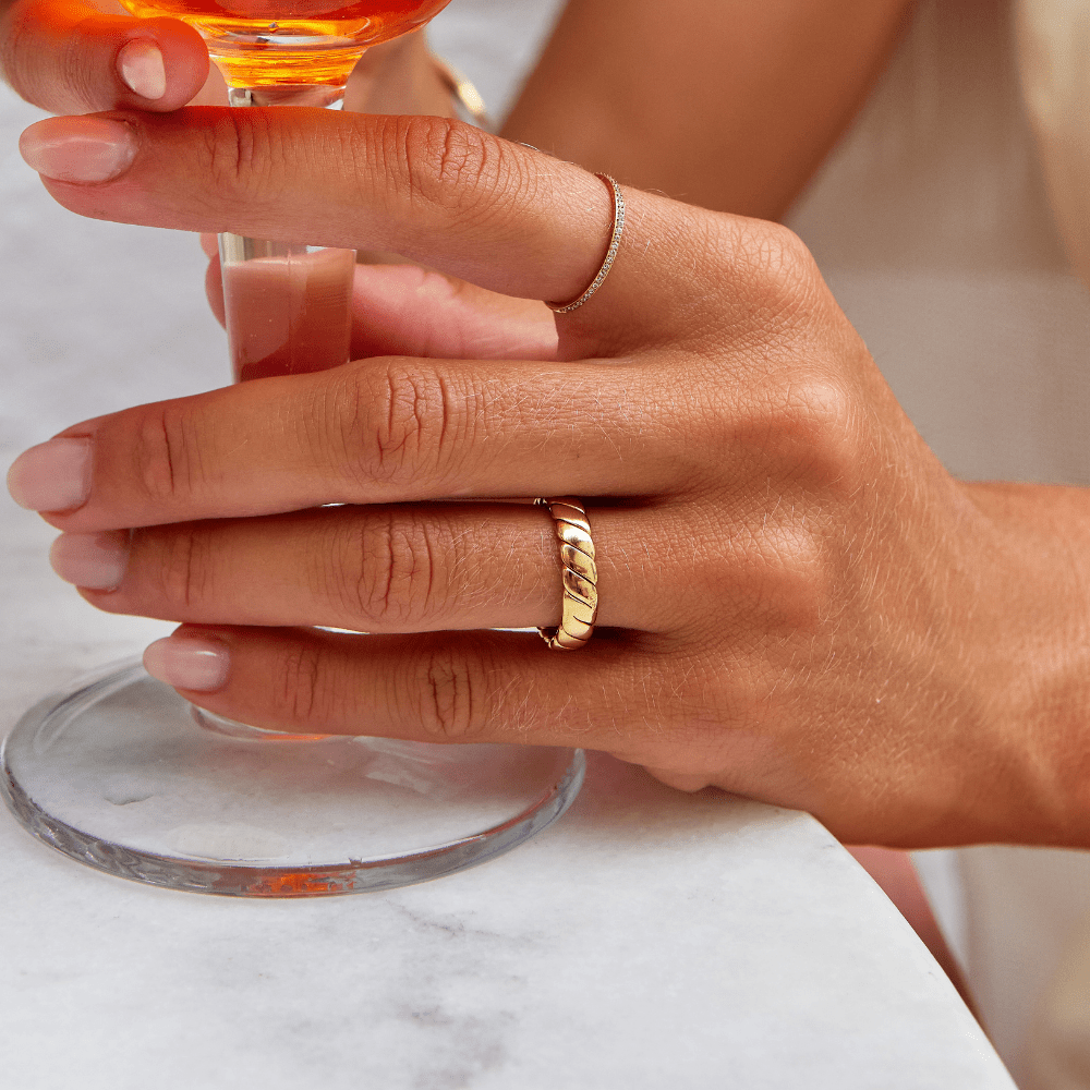 Calira – Bague Infinito Torsadeado Dorado