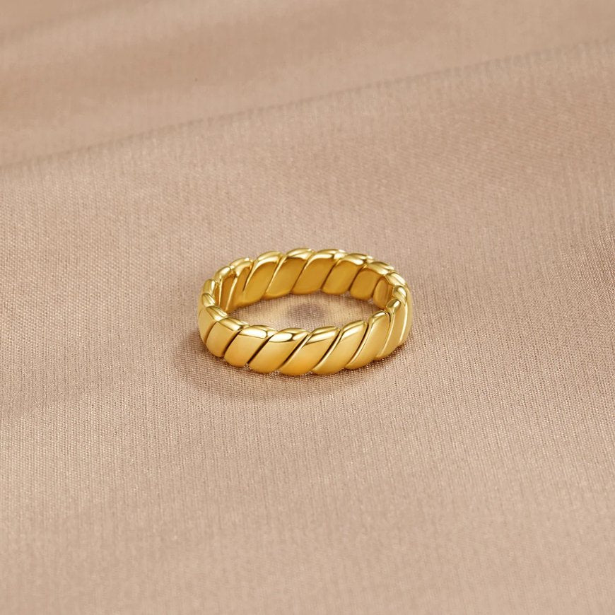 Calira – Bague Infinito Torsadeado Dorado