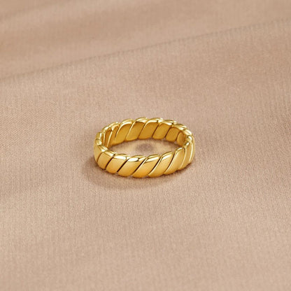 Calira – Bague Infinito Torsadeado Dorado