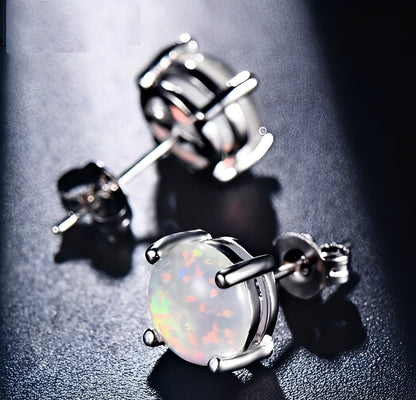 Camille – Pendientes Stud Elegantes en Ópalo