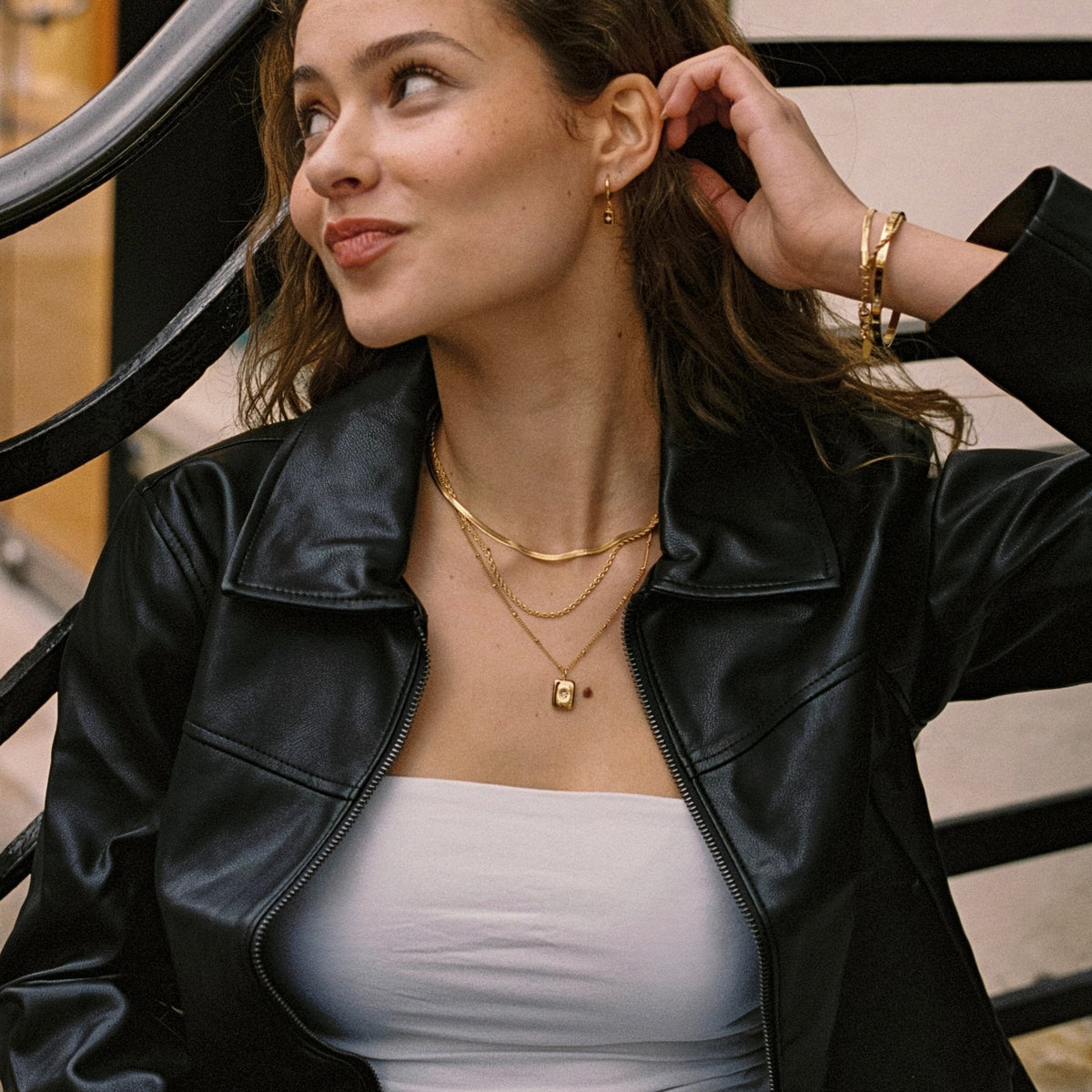Collar con Colgante de Estrella para Mujeres con Acento de Piedra Central