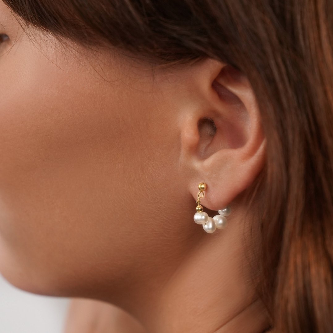 Yowe – Aretes de Perla de Brillo Dorado