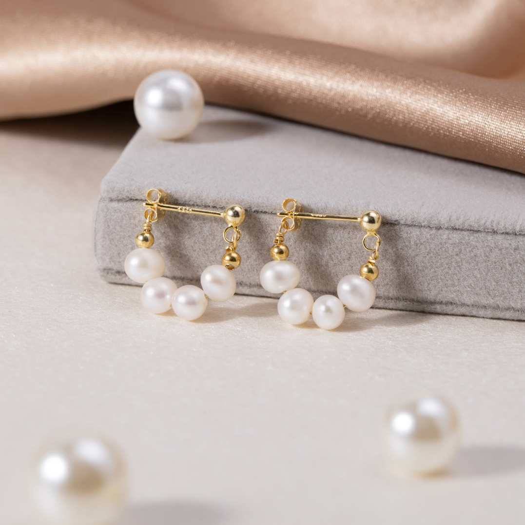 Yowe – Aretes de Perla de Brillo Dorado