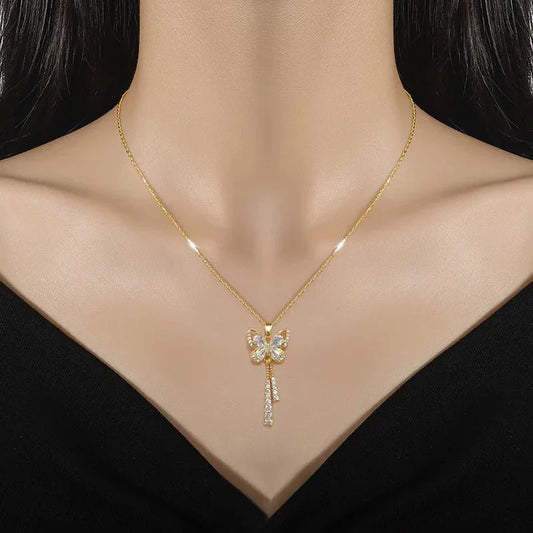 Avie – Collar Mariposa Brillante en Diamantes